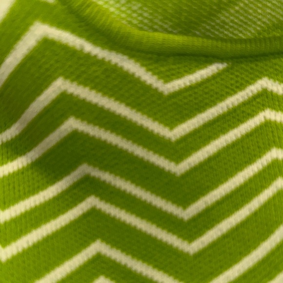 Green Chevron Long Sleeve crop top - Picture 4 of 4